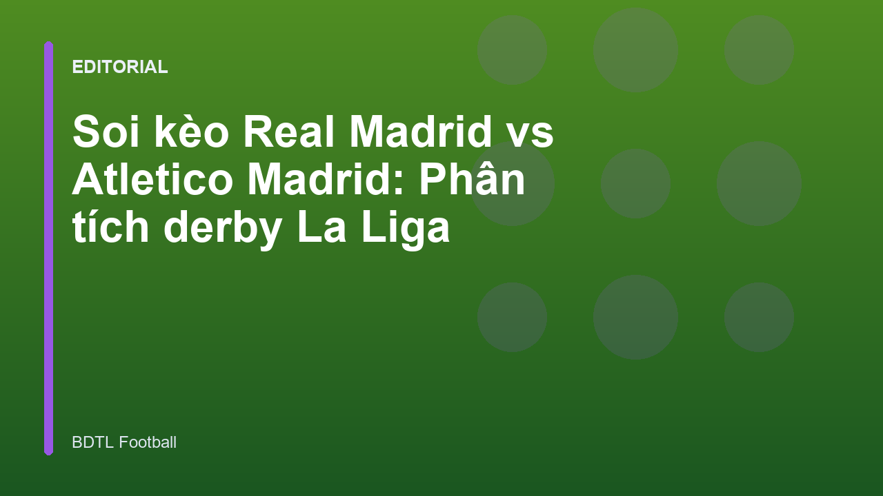 Cầu thủ Real Madrid và Atletico Madrid tranh chấp bóng trong trận derby